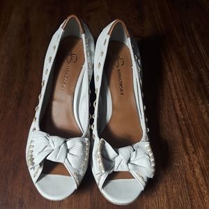 B Makowsky peep toe pump